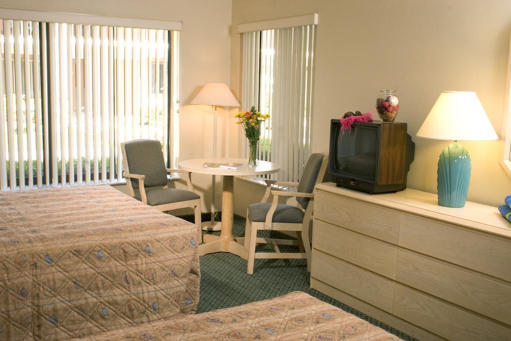 Cypress Cove Nudist Resort 凤凰木 外观 照片